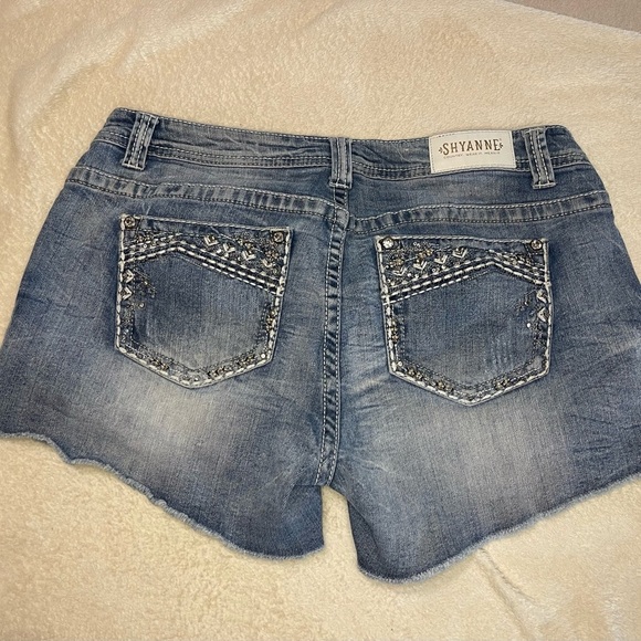 Shyanne blue denim shorts Size 33 - Picture 2 of 9